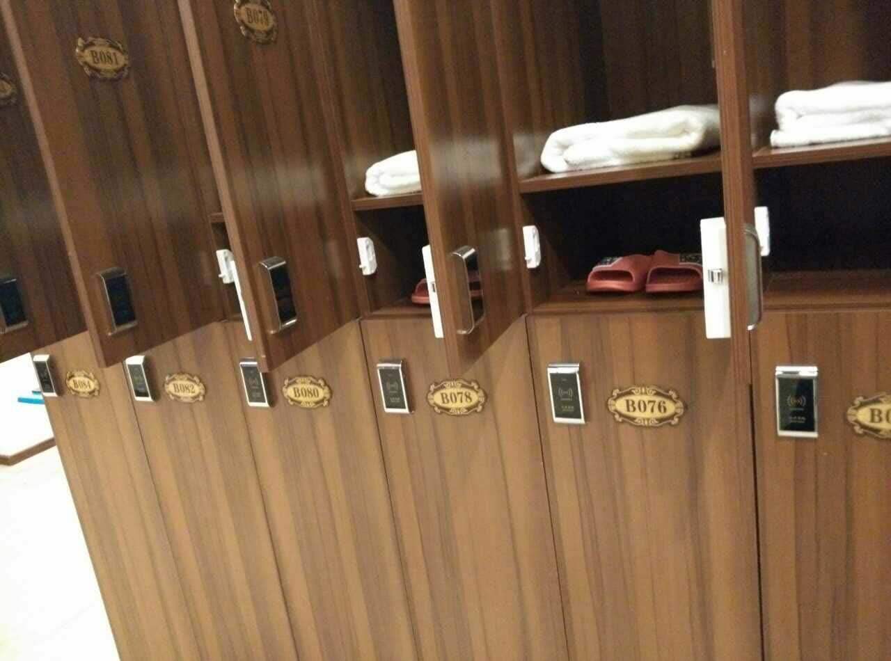 桑拿锁柜门打开效果图